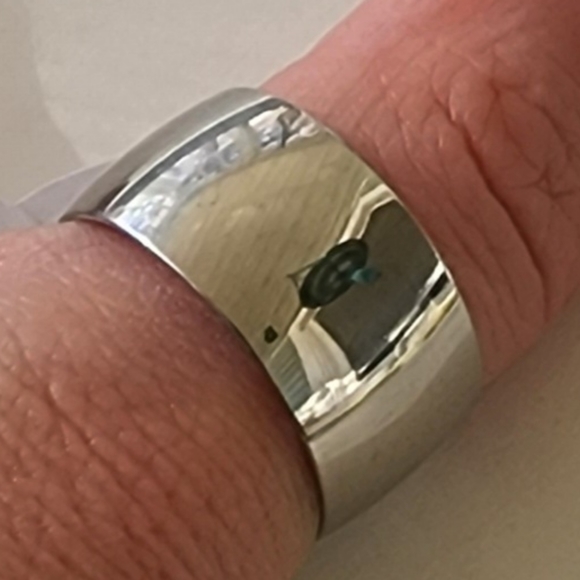 💍 Wide Steel Ring - Picture 3 of 4